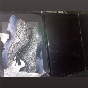 Shane Justin Black Sparkle Runners